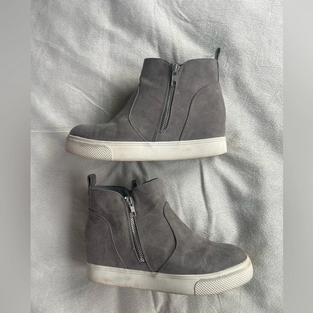 Francesca’s Women’s 8 Nelly 2 Ankle Sneaker Gray Side Zip Round Toe Comfort